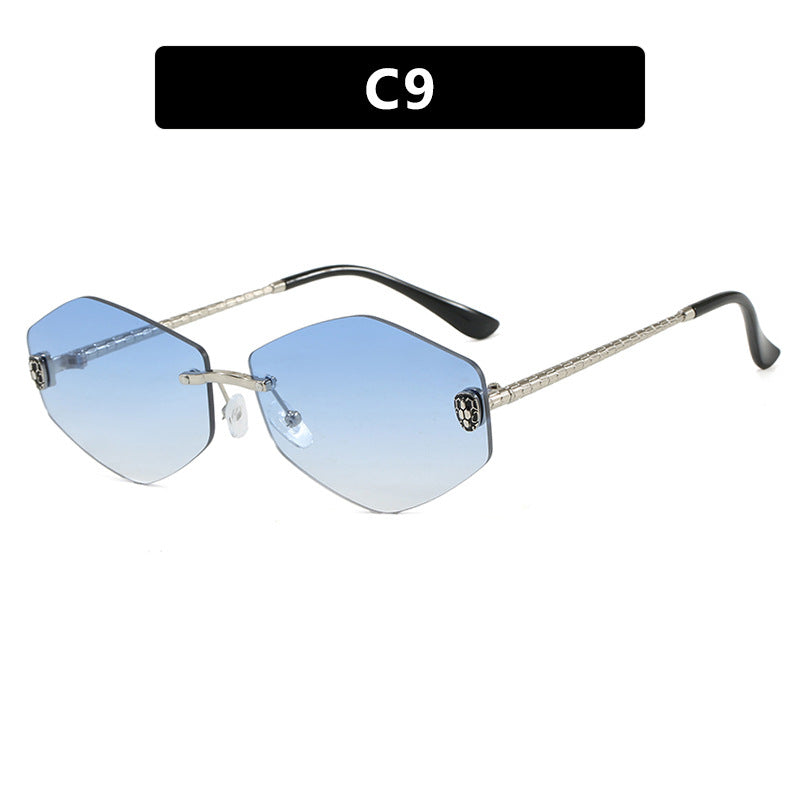 Dame geometrisk solbrille i moderne design med elegant metallramme Luvikno