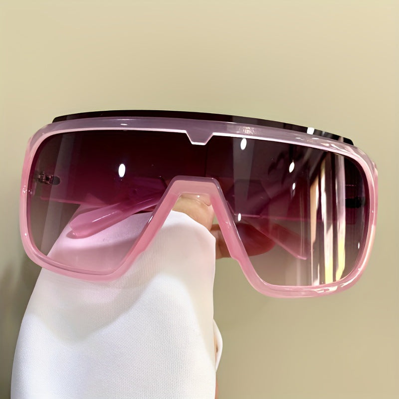 Dame sporty solbriller med futuristisk design og bred front Luvikno