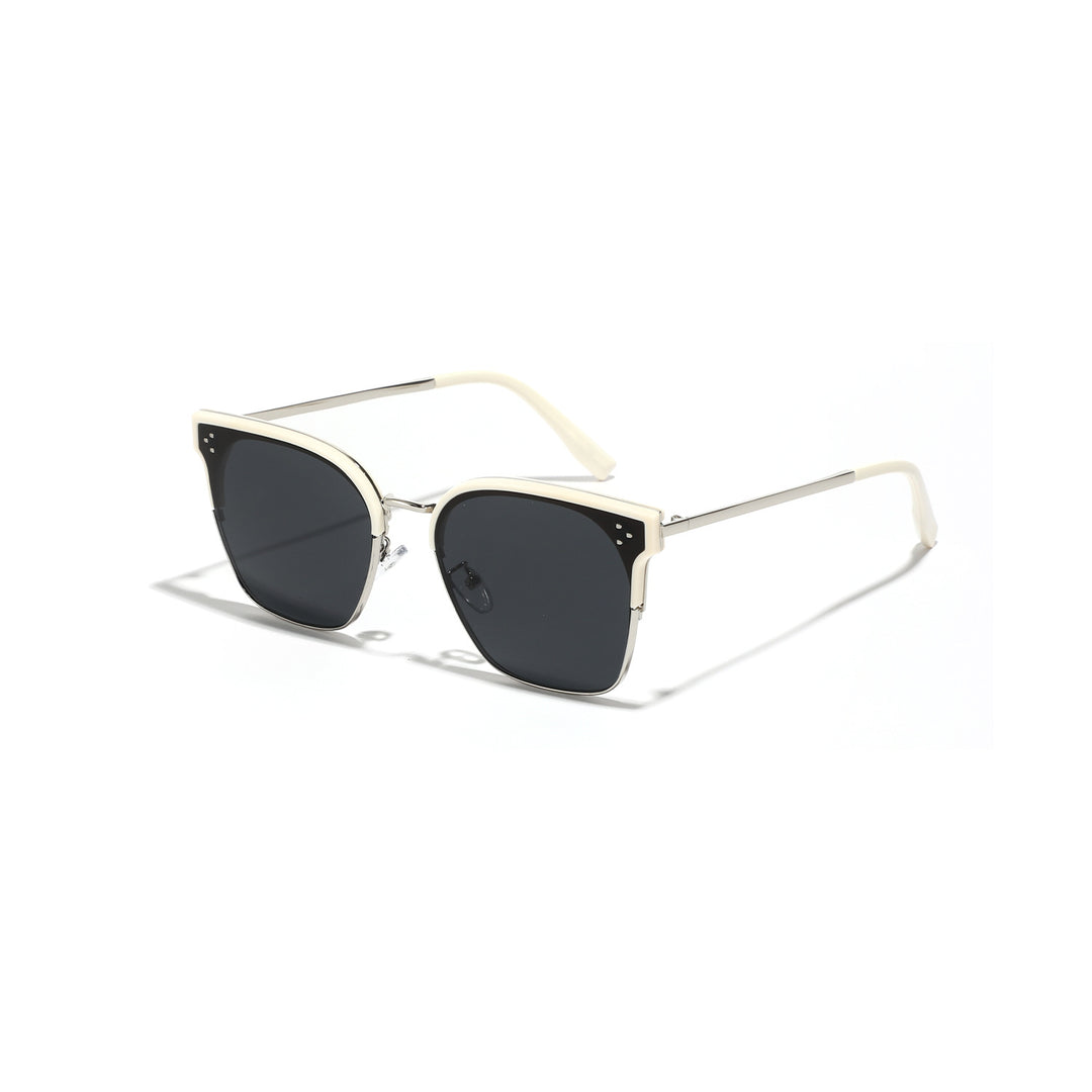 Dame moteriktig solbrille med markant design og kontrastfylt ramme Luvikno