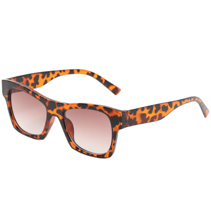 Dame moteriktig solbrille i elegant kvadratdesign Luvikno