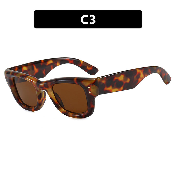 Dame moteriktig solbrille med bred, elegant ramme og beskyttende UV-filter Luvikno