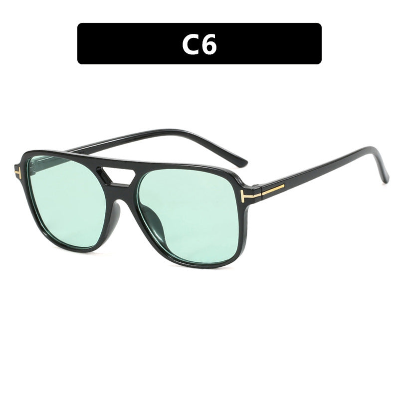 Dame moteriktig solbrille i stilfull ramme Luvikno