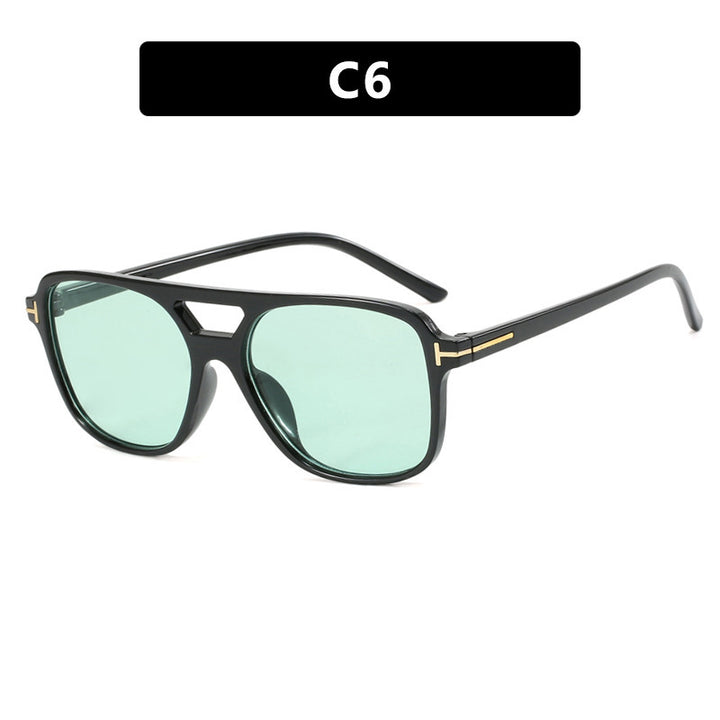 Dame moteriktig solbrille i stilfull ramme Luvikno