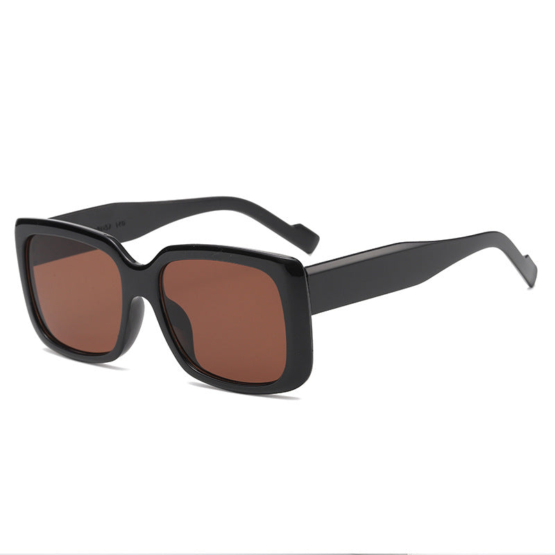 Dame moteriktig kvadratisk solbrille med gjennomsiktig ramme og innovativt design Luvikno