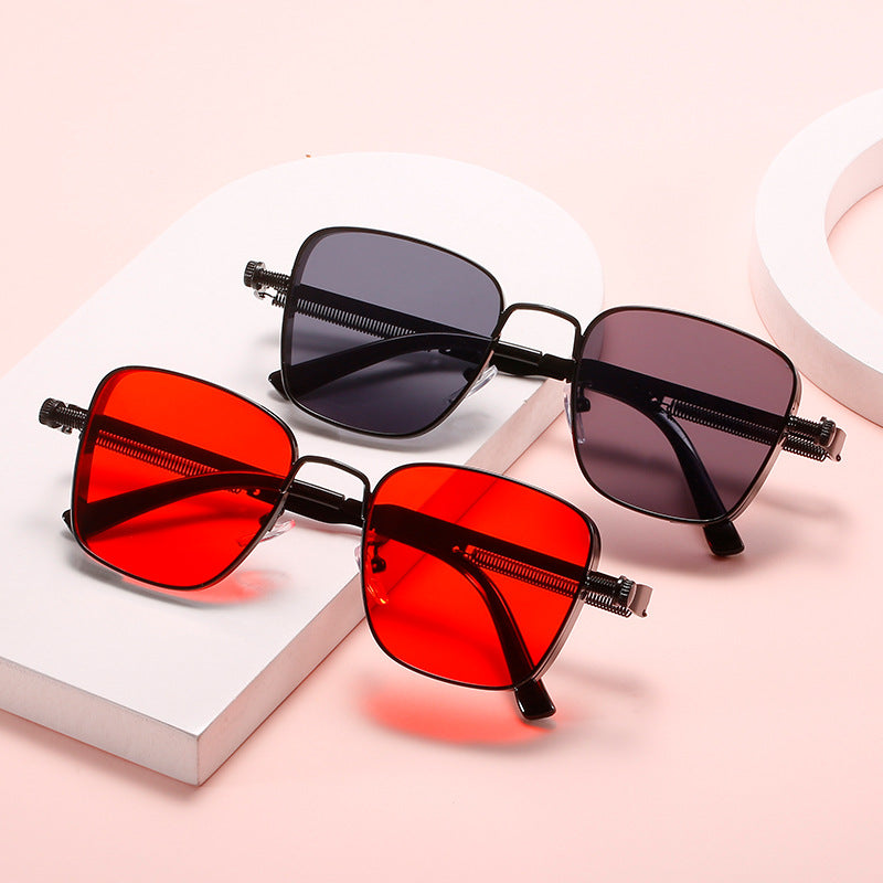 Dame modernistisk solbrille i elegant metallramme Luvikno
