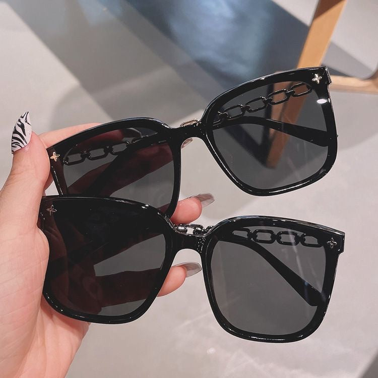 Dame ekstrastor solbrille med modig kjedeinnramming Luvikno