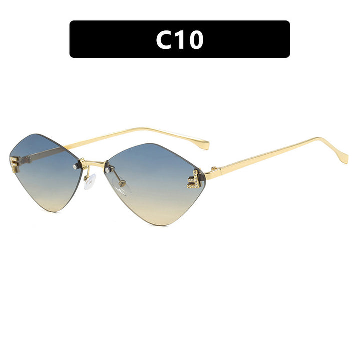 Dame geometrisk solbrille i ekstravagant design med gradiertede glass Luvikno