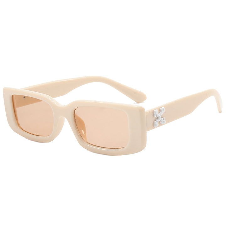 Dame Motek Solbrille med markant design Luvikno