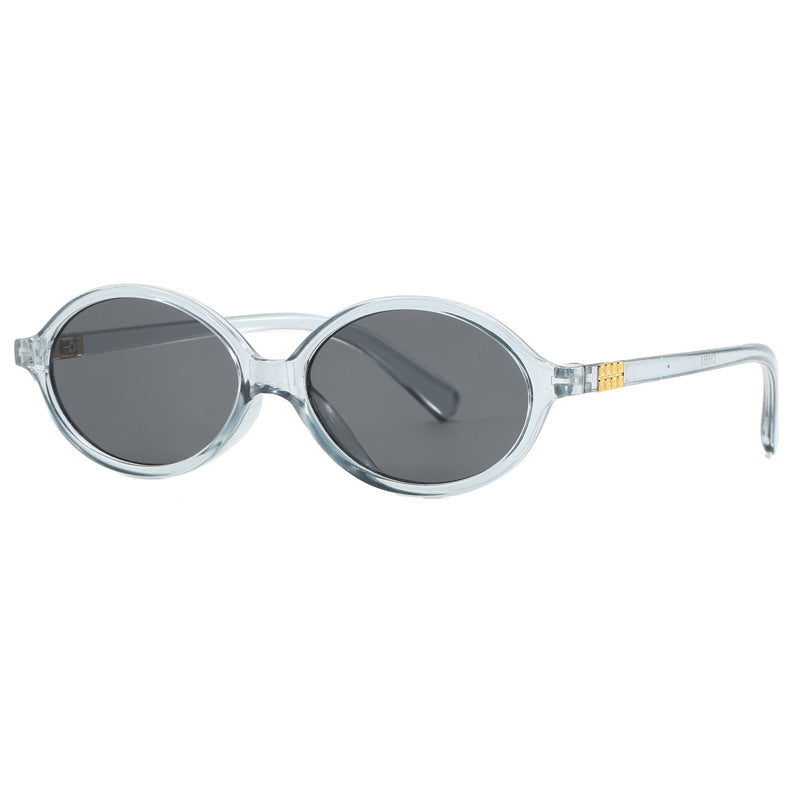 Dame moteriktig solbrille med oval ramme og gyldne detaljer Luvikno