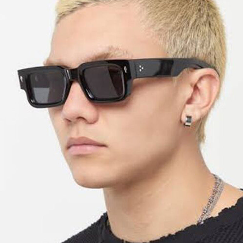 Dame moteriktig kvadratisk solbrille i iøynefallende skjoldpatt-design Luvikno
