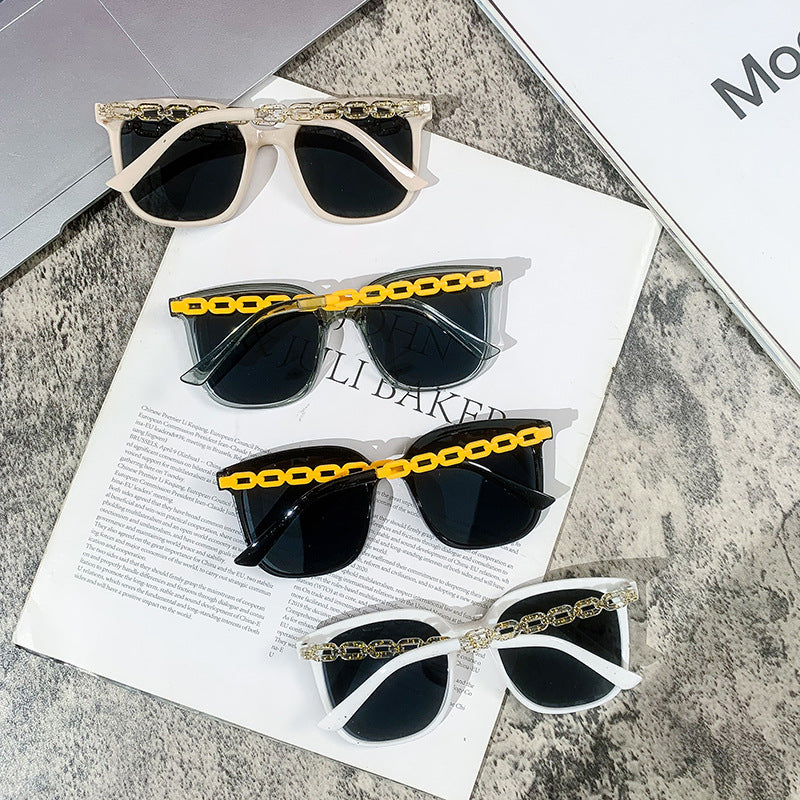Dame ekstrastor solbrille med modig kjedeinnramming Luvikno