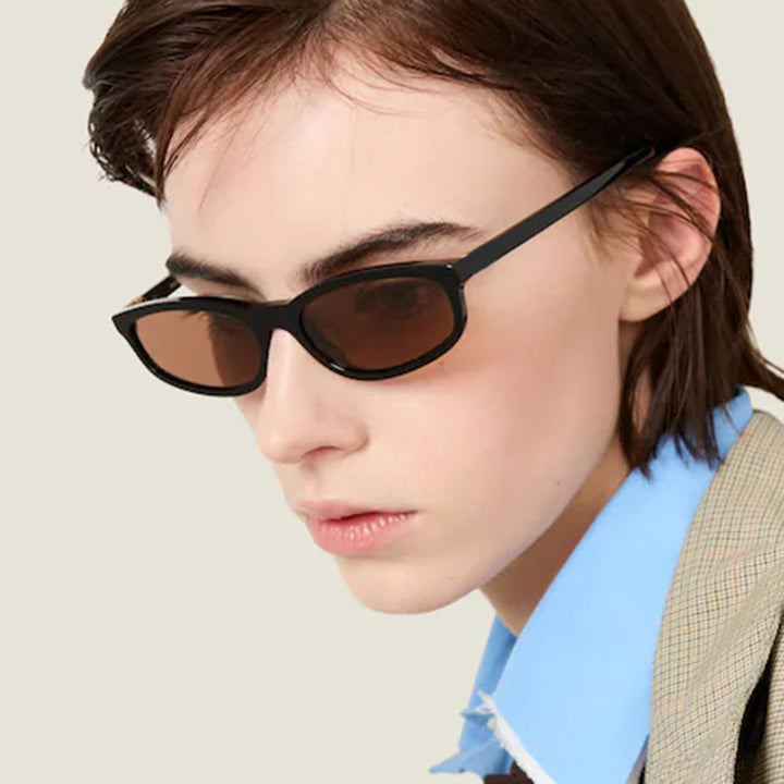Dame moteriktig solbrille med elegant design Luvikno