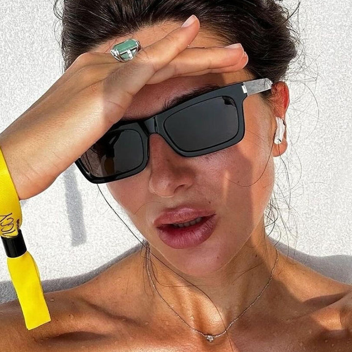 Dame kvadratisk solbrille med transparente linser og stillegant design Luvikno