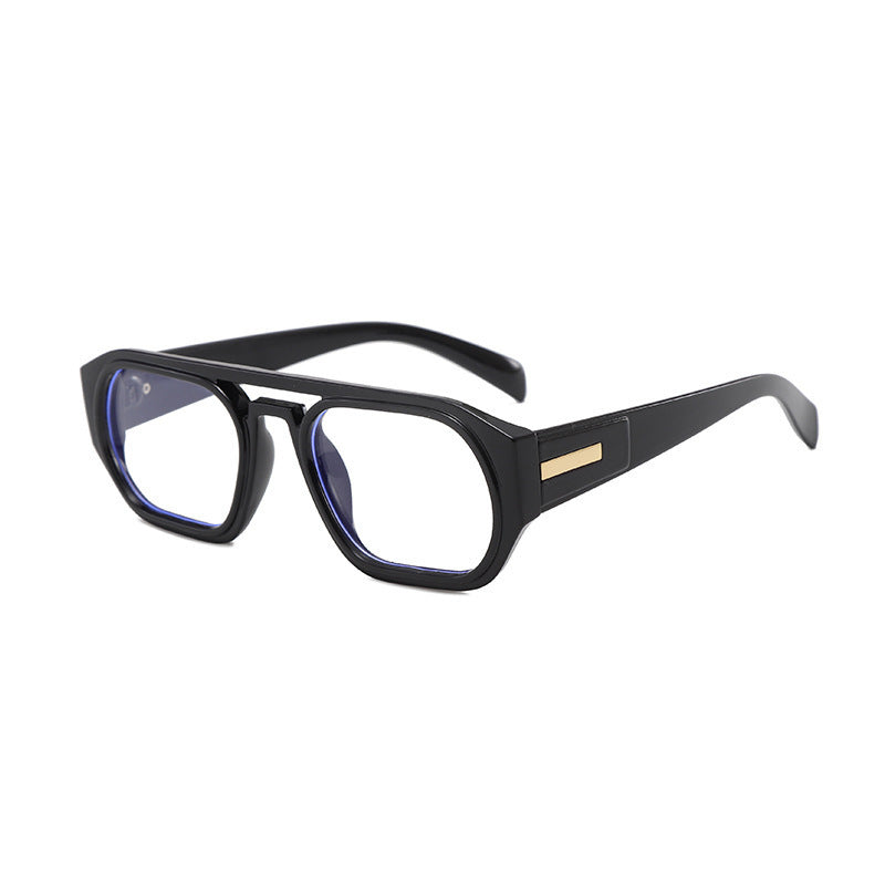 Dame moteriktig rektangulær brille med elegant metalled accent Luvikno