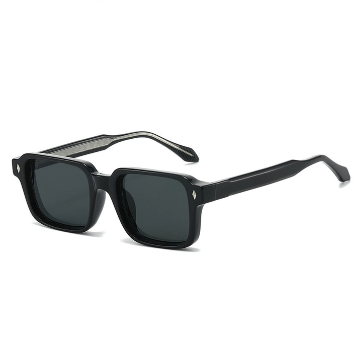 Dame solbrille i moderne kvadratisk design fra Luvikno