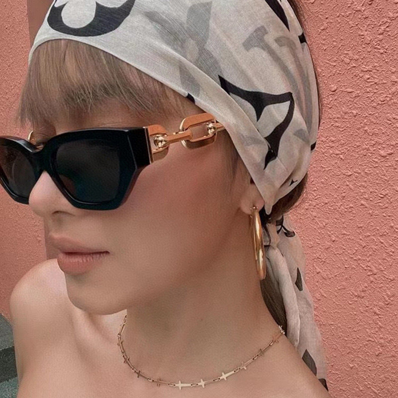 Dame solbrille med unikt kjededesign Luvikno