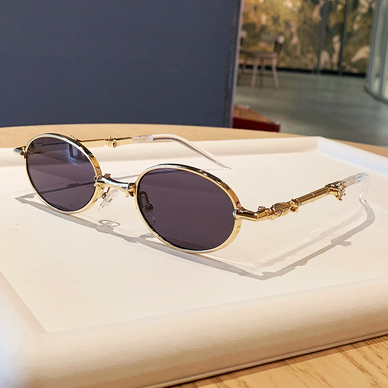 Dame moter briller med elegant metallramme og let fargede glass Luvikno