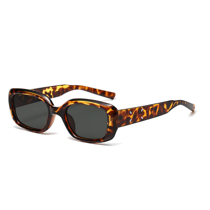 Dame retro-inspirert solbrille med buet ramme Luvikno