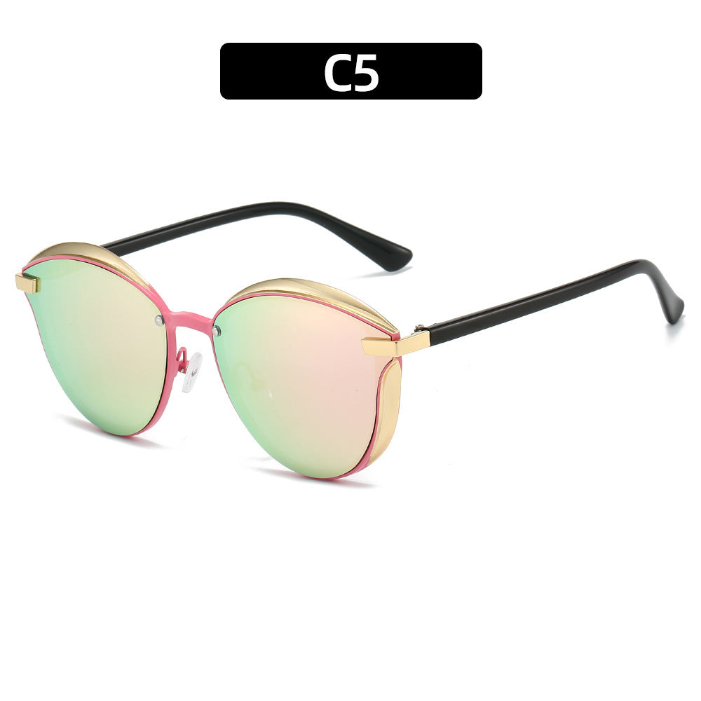 Dame solbrille med luksuriøs metallramme og harmonisk kontur Luvikno