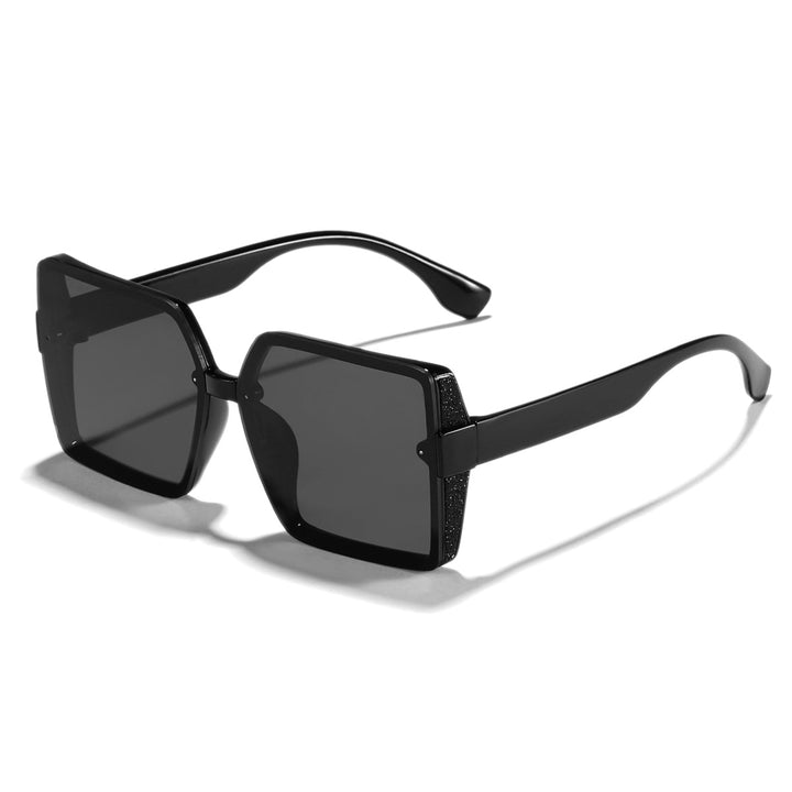 Dame moteriktig solbrille i ekstravagant firkantet design Luvikno