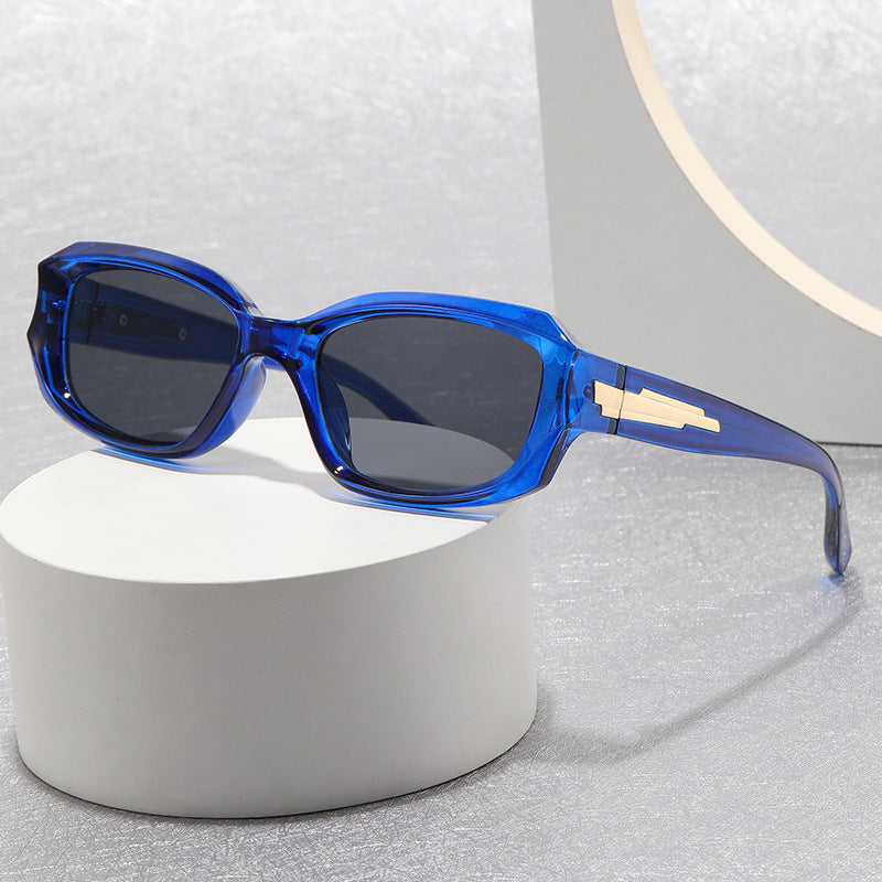 Dame moteriktig oversized solbrille med unik ramme Luvikno