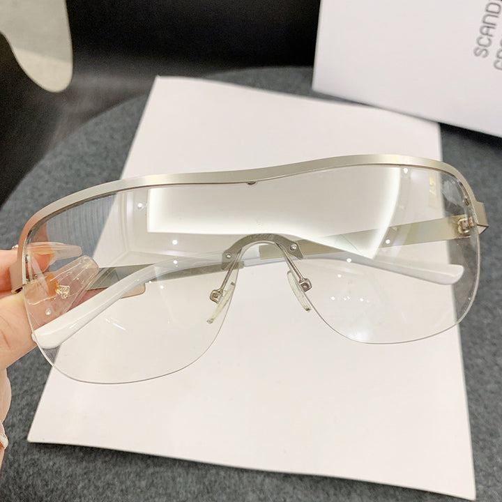 Dame futuristisk solbrille med elegant minimalistisk design Luvikno