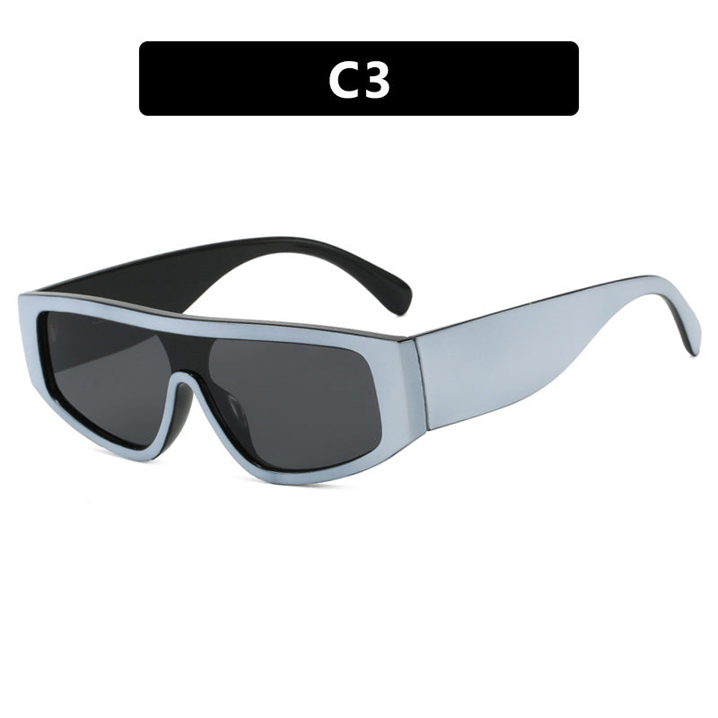 Damen moteriktig sports solbrille med innovativt design og bred ramme Luvikno