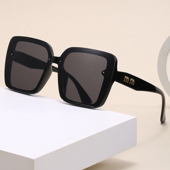 Dame moteriktig kvadratisk solbrille med gradientlinser Luvikno