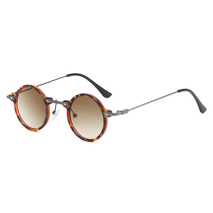 Dame rund solbrille med moderne metallramme og store blå linser Luvikno