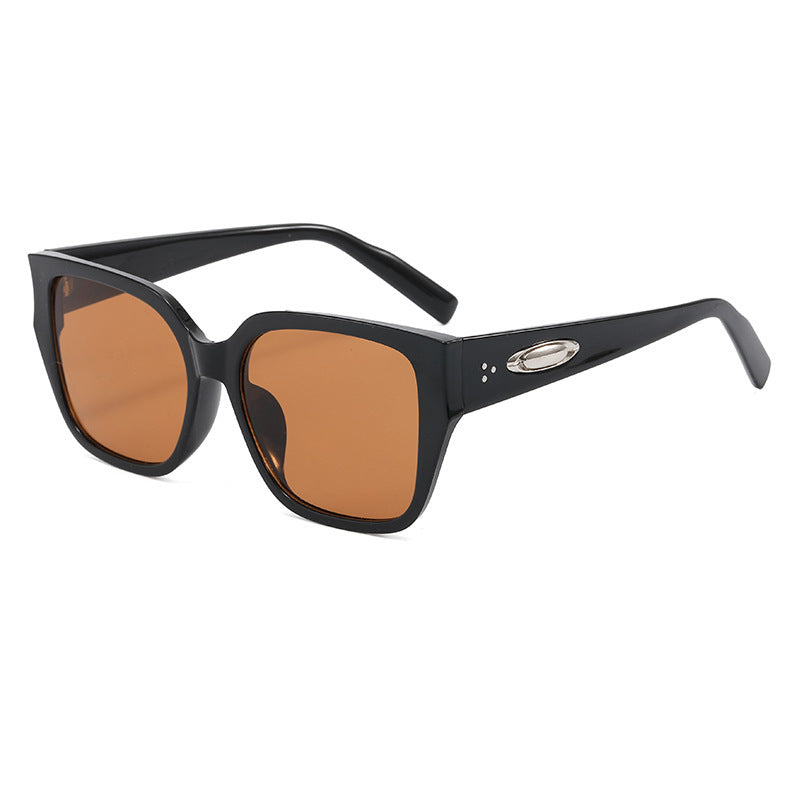 Dame solbrille i moderne kvadratisk design med klare linser Luvikno
