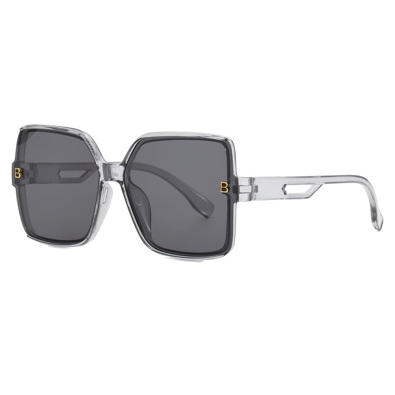 Dame moteriktig oversized solbrille med ekstravagante aksenter Luvikno