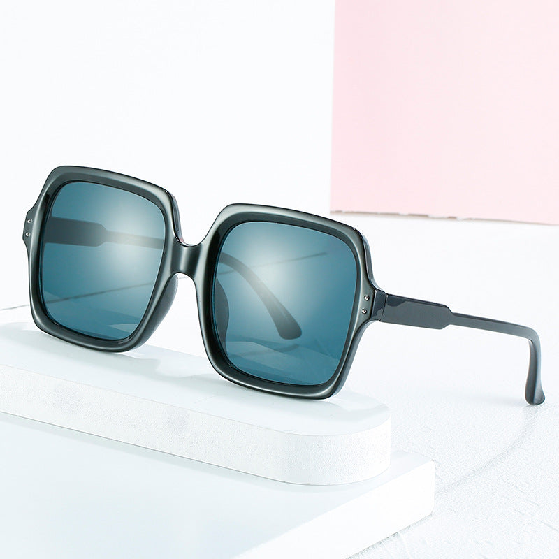 Dame kvadratisk moderne solbrille med polarisert glass Luvikno