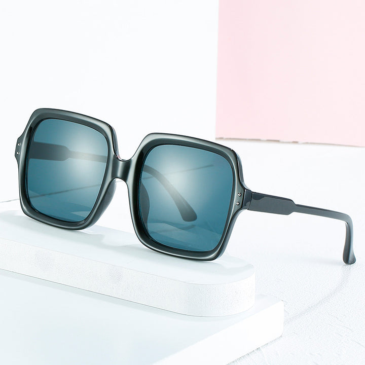 Dame kvadratisk moderne solbrille med polarisert glass Luvikno