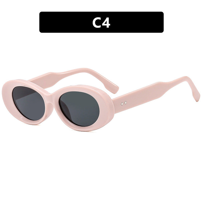 Dame moteriktig solbrille i elegant retrostil Luvikno