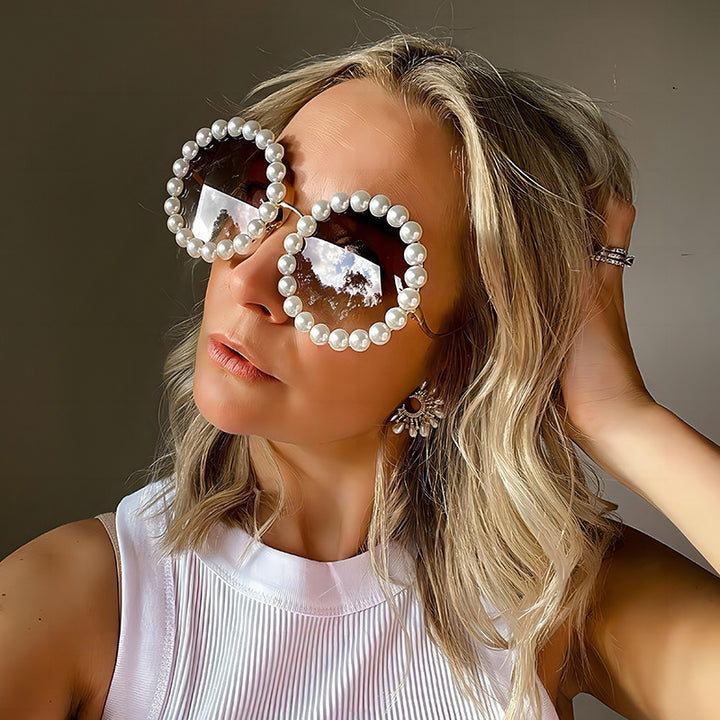 Dame designer-solbrille med perlebesatt ramme Luvikno