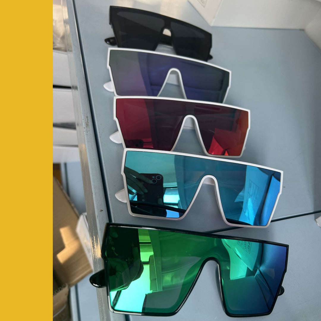Dame moteriktig solbrille med kantede glass Luvikno