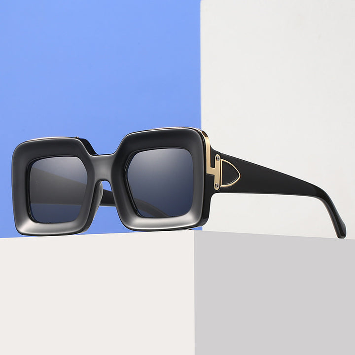 Dame kvadratisk solbrille med luksuriøs design og gyldne accenter Luvikno
