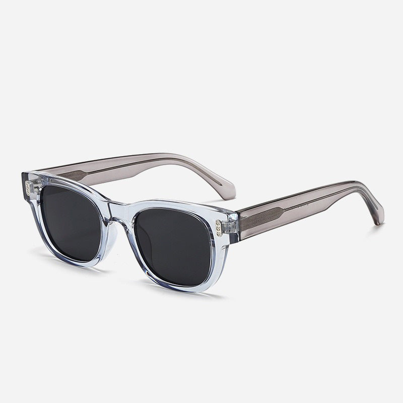 Dame moteriktig solbrille i kvadratisk design Luvikno