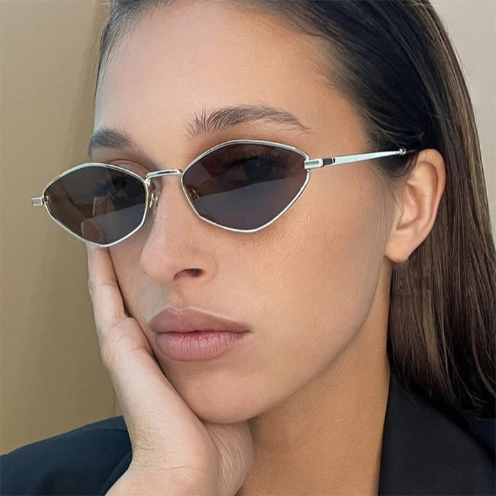 Dame geometrisk solbrille med fin metallramme og UV-beskyttelse Luvikno