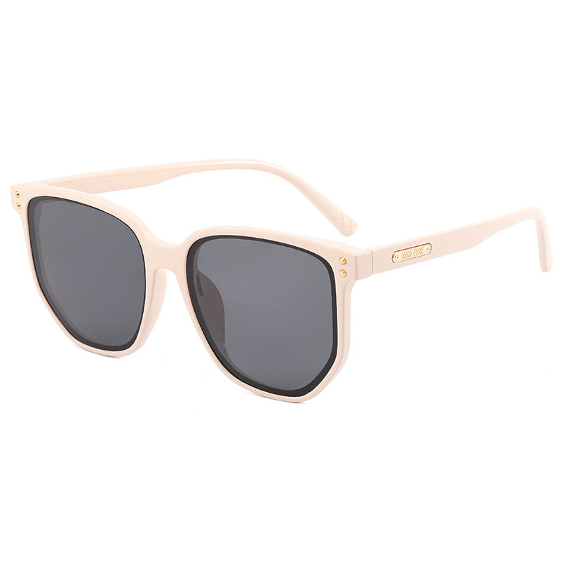 Dame moteriktig oversized solbrille med robust plastramme Luvikno