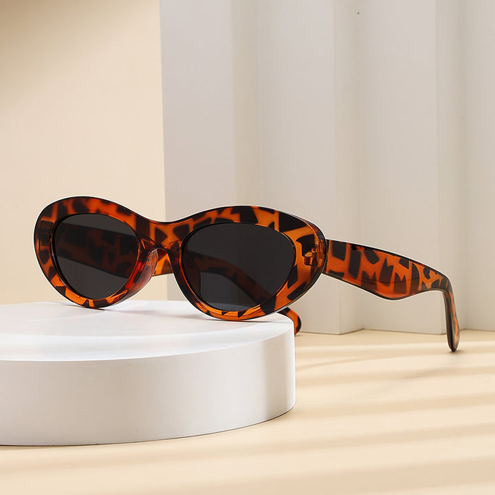 Dame moteriktig solbrille i elegant cat-eye stil Luvikno