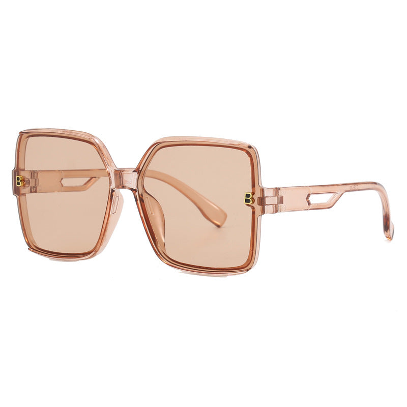 Dame moteriktig oversized solbrille med ekstravagante aksenter Luvikno