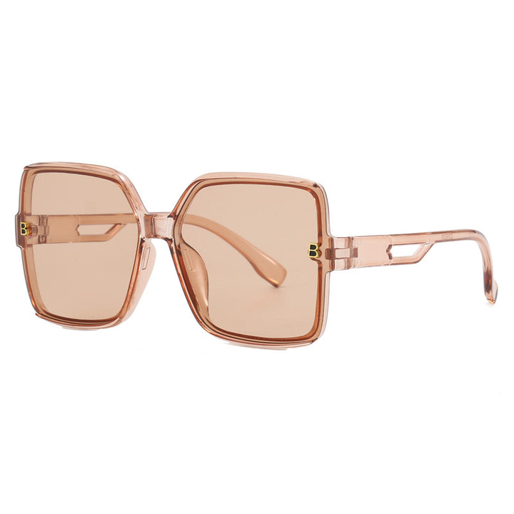Dame moteriktig oversized solbrille med ekstravagante aksenter Luvikno