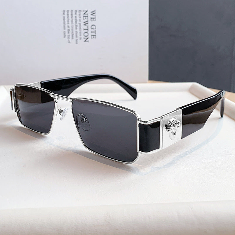 Dame Designer-solbrille med luksuriøs inn ramme og trendy snitt Luvikno