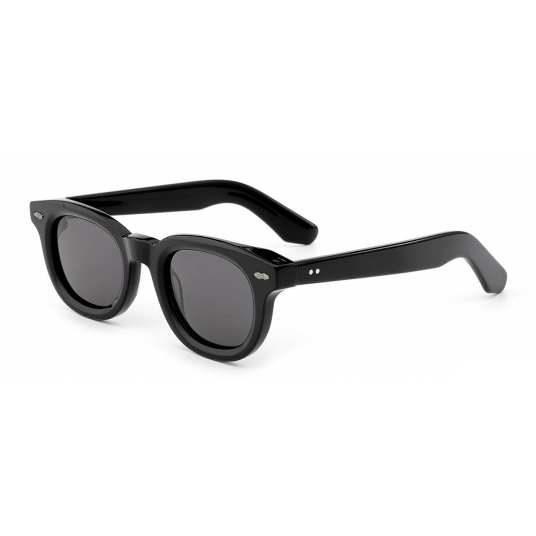 Dame solbrille i stilfull og moderne design med høykvalitets linser Luvikno