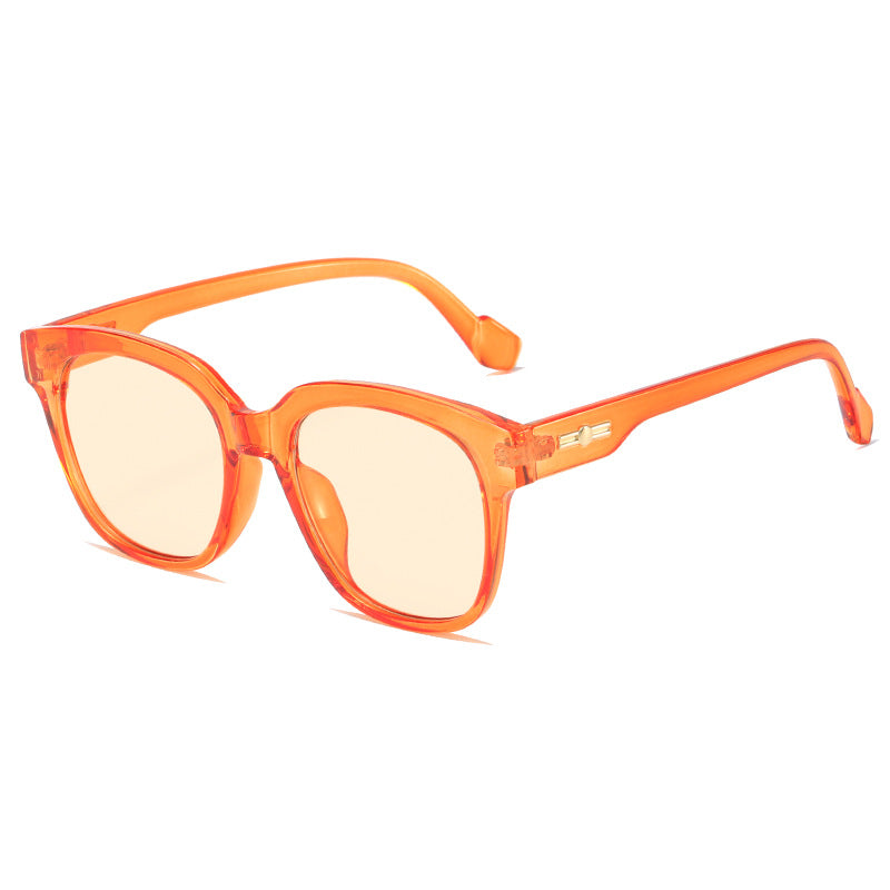 Damer klassisk solbrille med moderne oversized ramme Luvikno