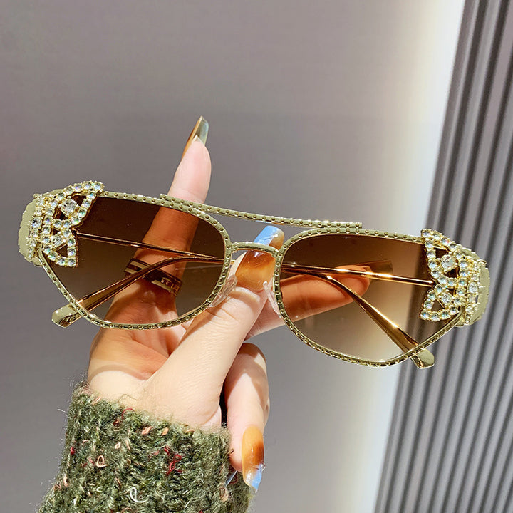 Dame luksus solbrille med elegant sommerfugl-detalj Luvikno