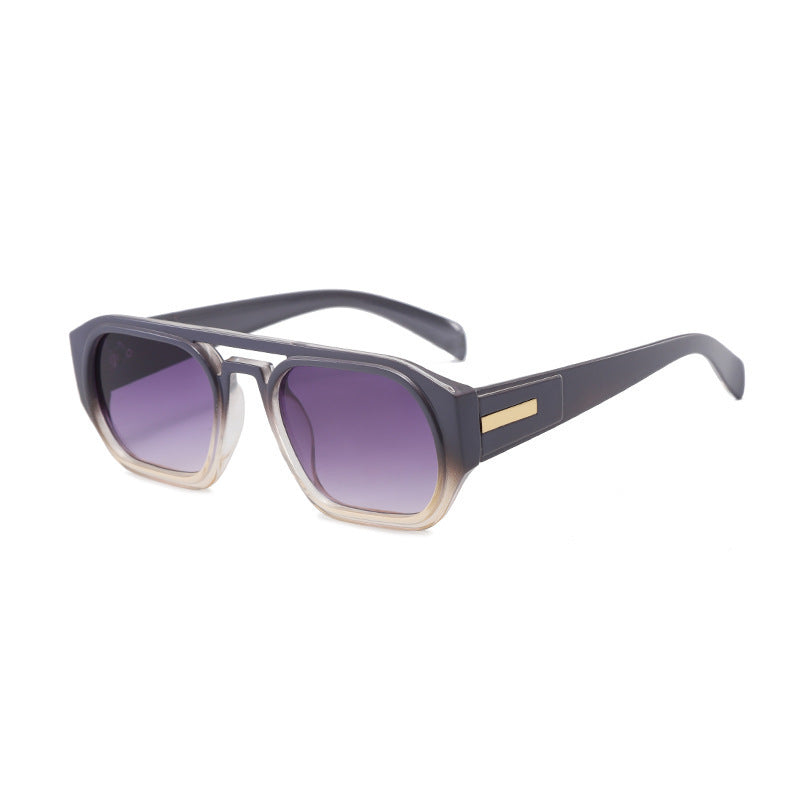 Dame moteriktig rektangulær brille med elegant metalled accent Luvikno