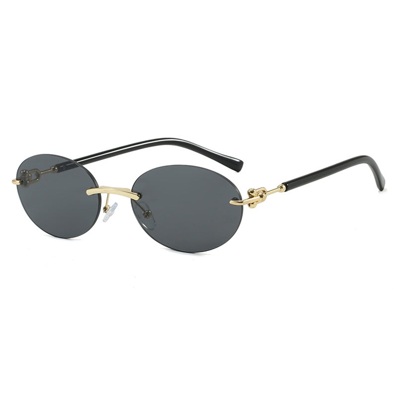 Dame oval solbrille med luksuriøs metallramme og speilbelagte glass Luvikno