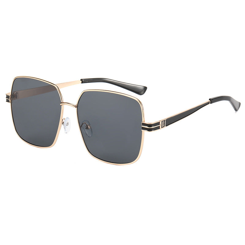 Dame moteriktig firkantet brille med filigran metallramme Luvikno